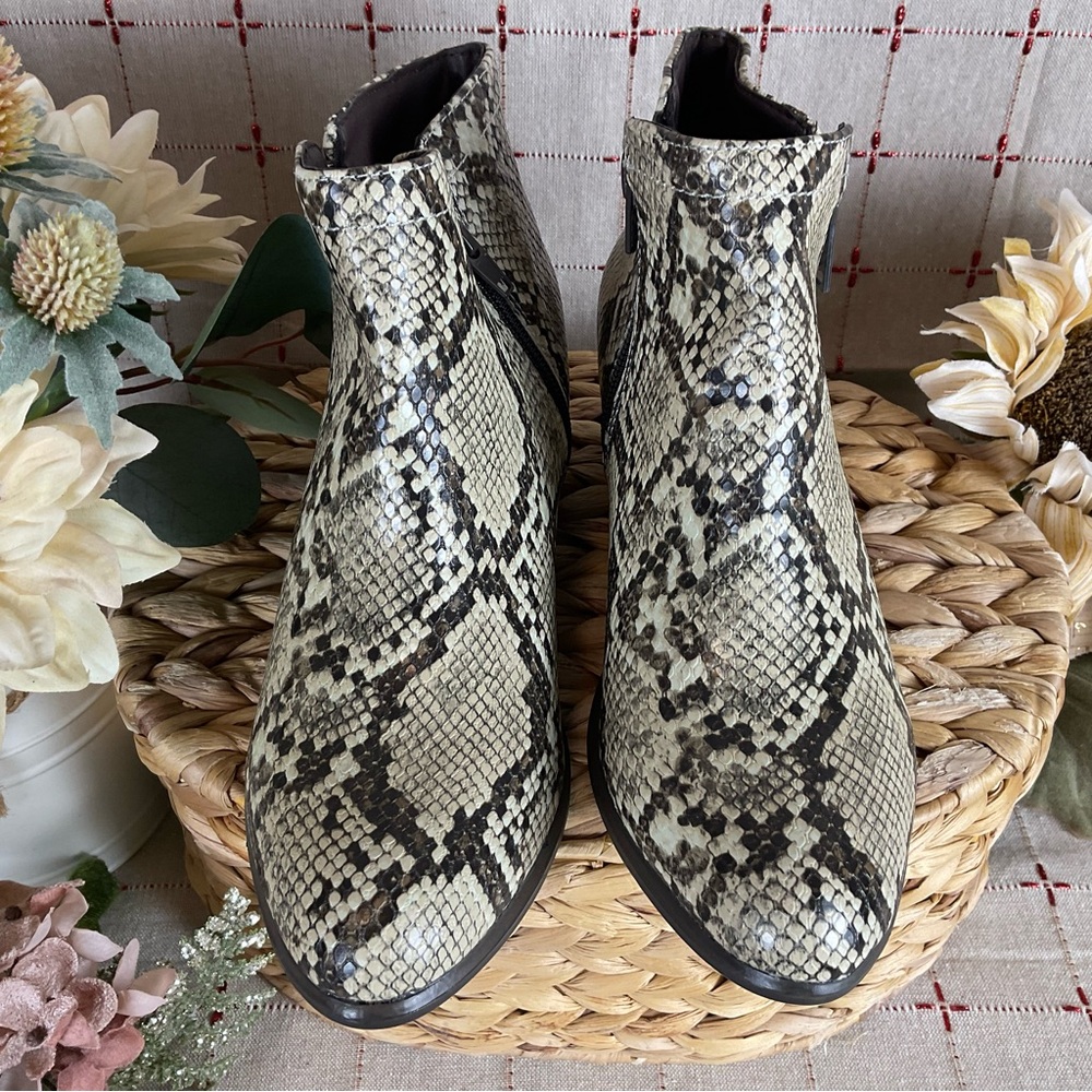 UnionBay “Tabby” Snakeskin Embossed Faux Leather Ankle Boots Sz 6 union bay new - Picture 3 of 5
